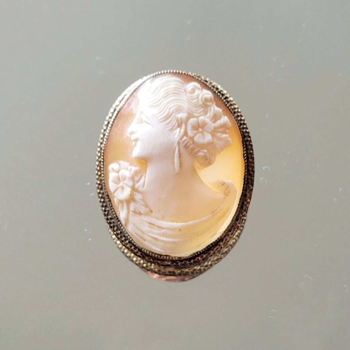 Vintage 40s Carved Shell Cameo Brooch 1/20 10k Gold Filled Signed Amco