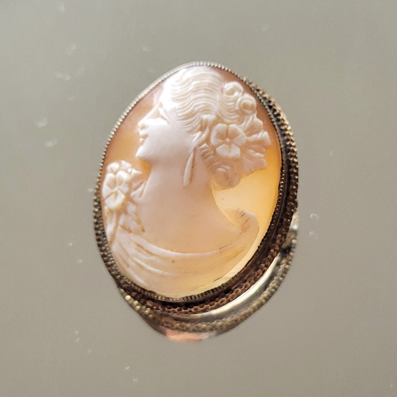 Vintage 40s Carved Shell Cameo Brooch 1/20 10k Gold Filled Signed Amco