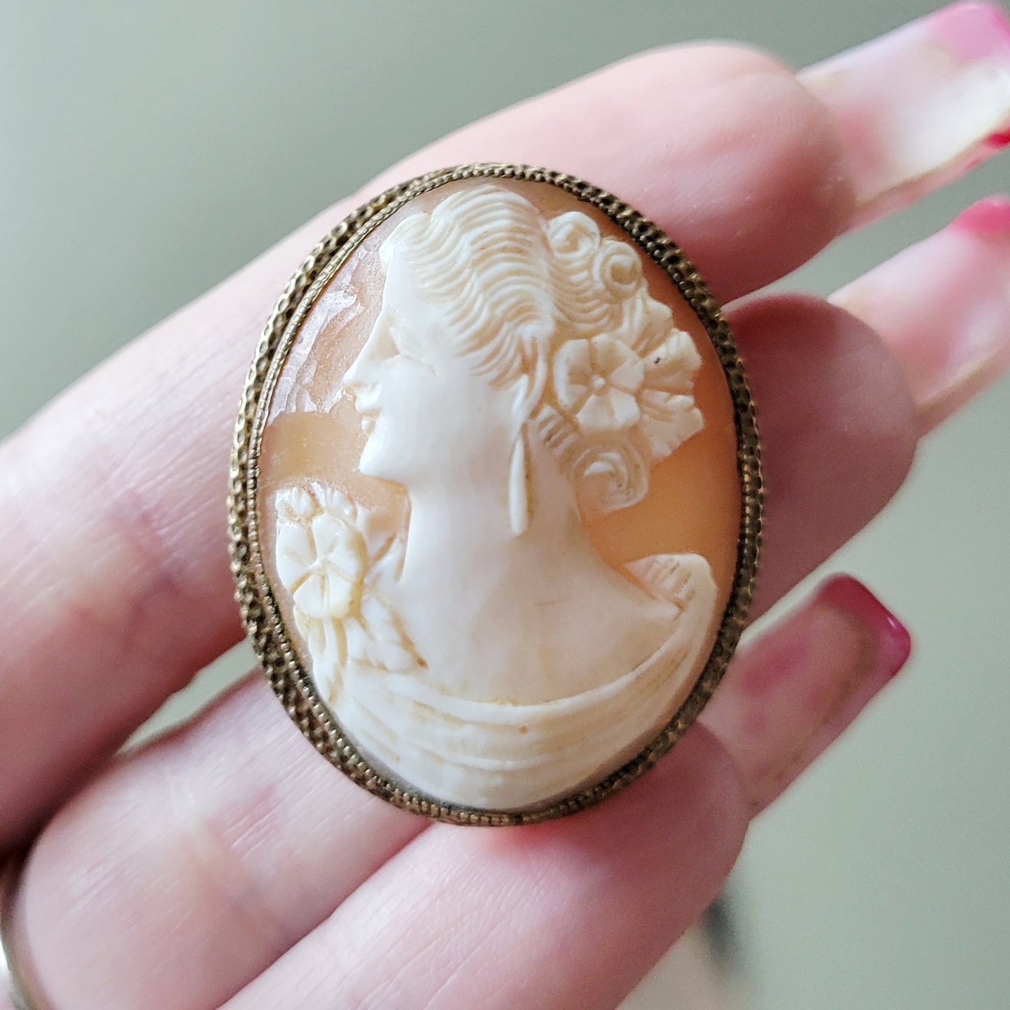 Vintage 40s Carved Shell Cameo Brooch 1/20 10k Gold Filled Signed Amco