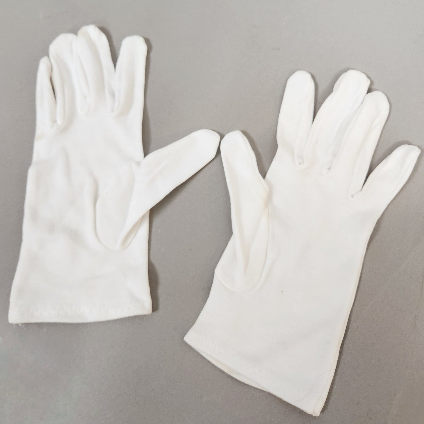 Vintage 60s Simple White Gloves