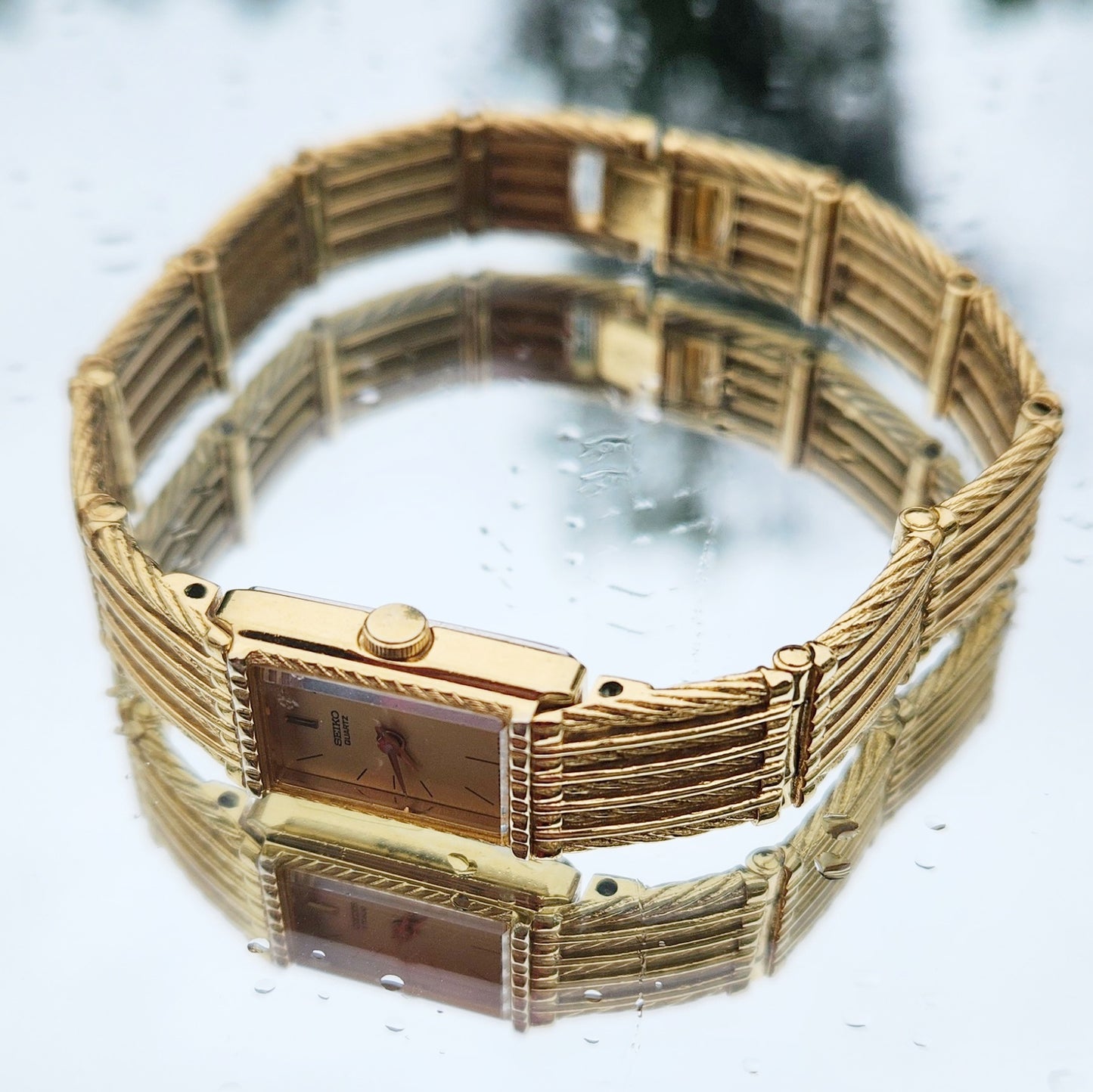Vintage 90s Gold Tone Seiko Bracelet Watch