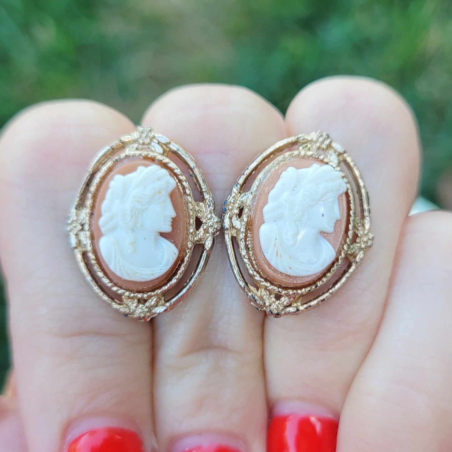 Vintage 60s Cameo Screw Back Earrings