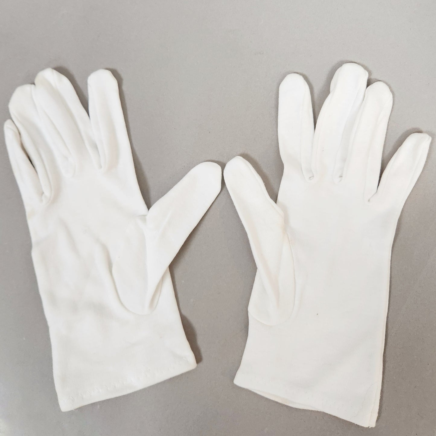 Vintage 60s Simple White Gloves