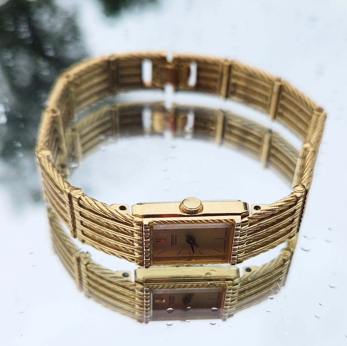 Vintage 90s Gold Tone Seiko Bracelet Watch