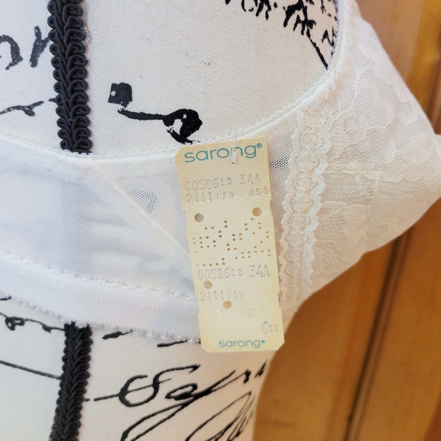 Deadstock NWT Vintage 70s Bra by Sarong For Gimbels Coquette White Lace Padded Wireless Bra