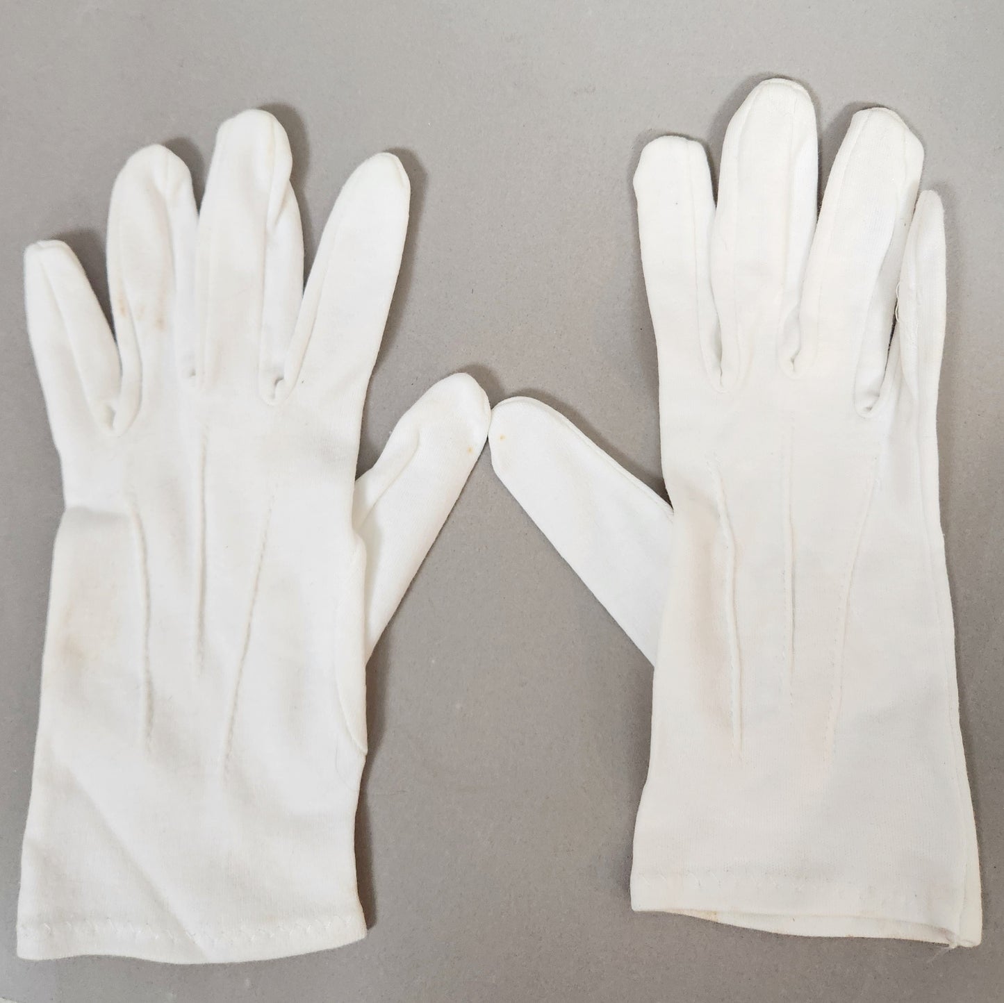 Vintage 60s Simple White Gloves