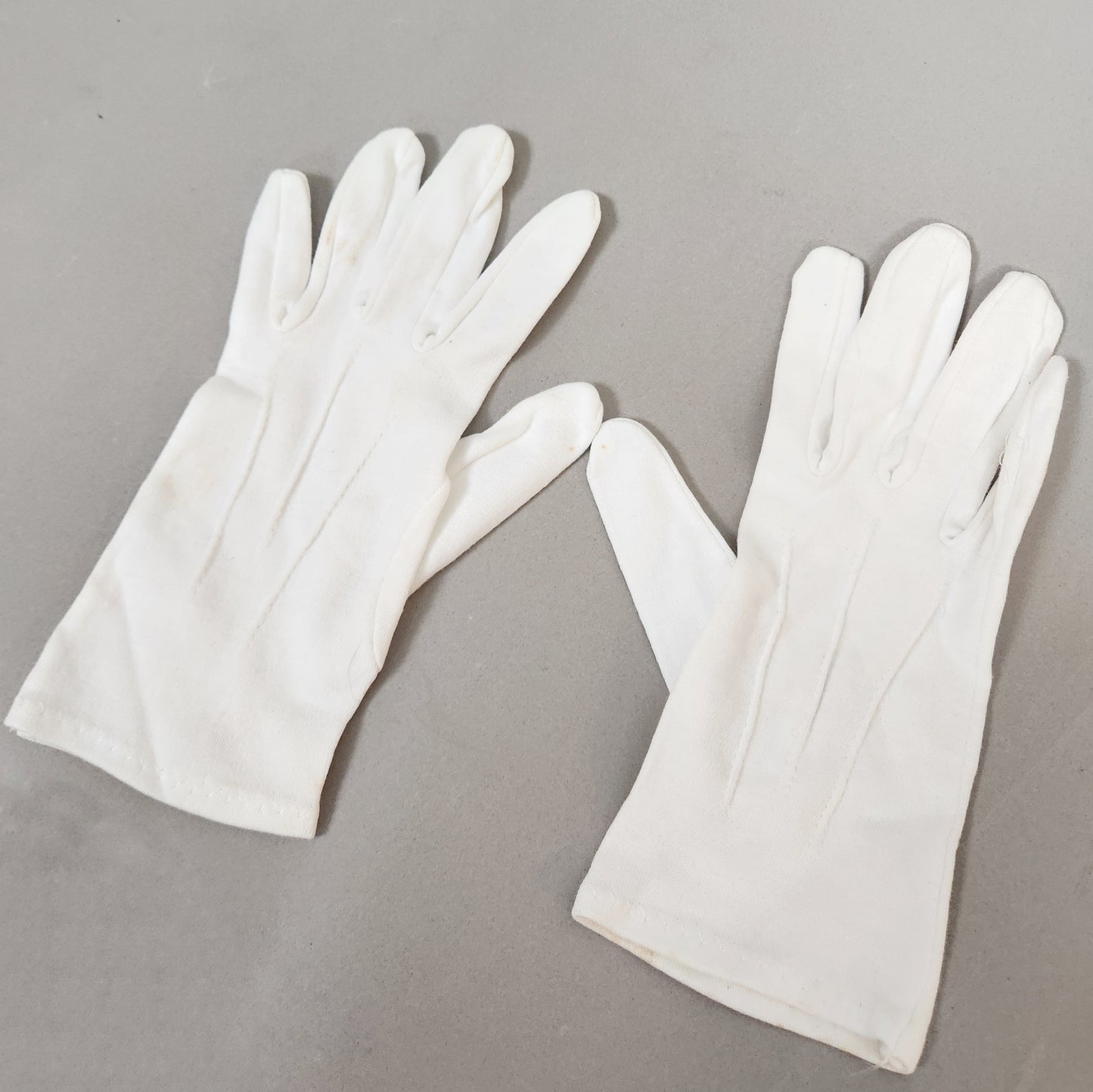 Vintage 60s Simple White Gloves