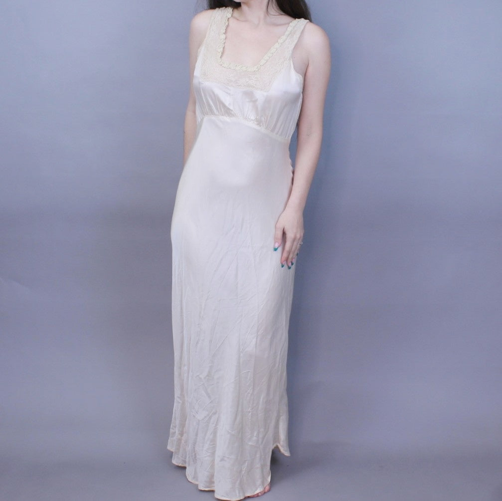 Vintage 40s Silky Bias Cut Elegant Nightgown