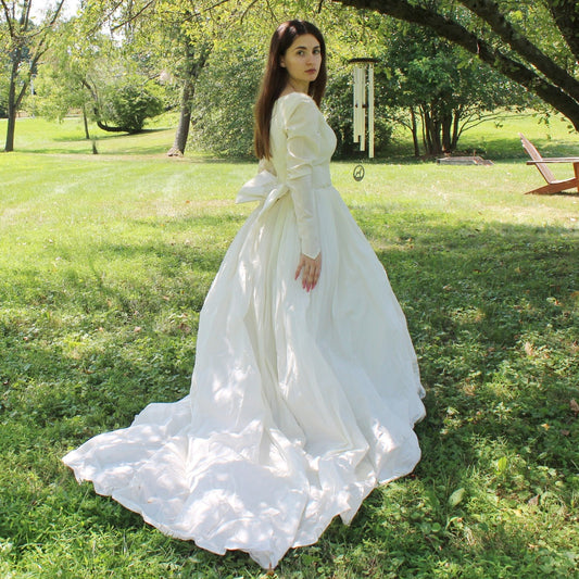 Vintage 50's Extravagant Elegant Long Sleeve Wedding Dress