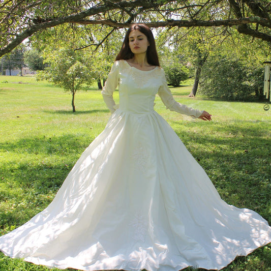 Vintage 50's Extravagant Elegant Long Sleeve Wedding Dress